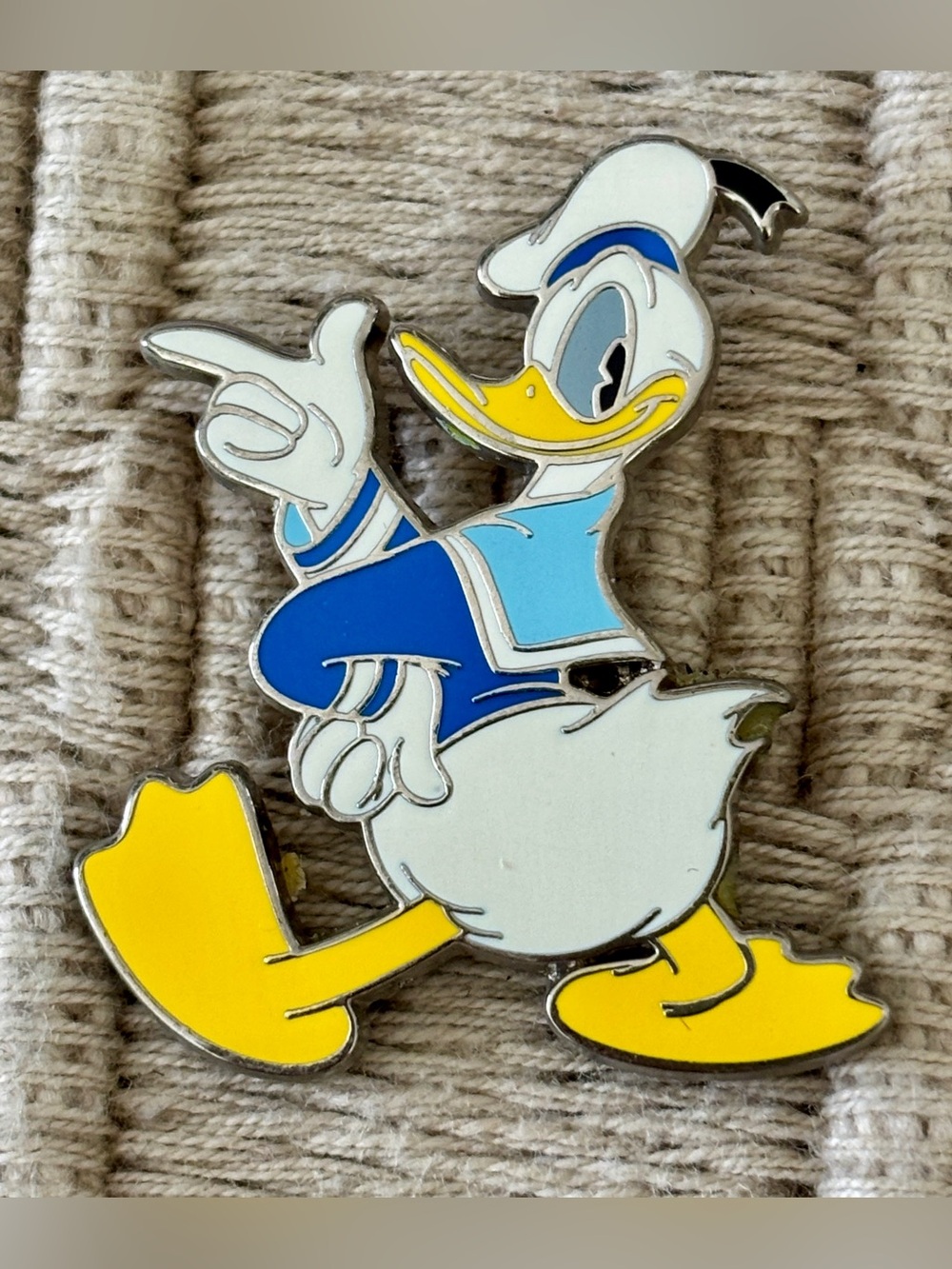 DISNEY 2014 Donald Duck “Pointing Fingers” Disney Parks Booster Set Pin